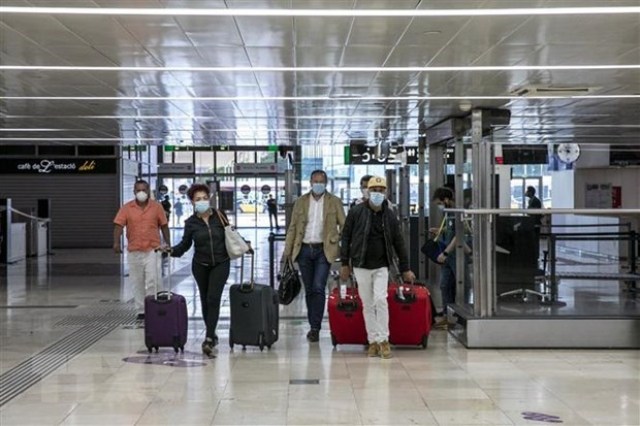 Nhiều hãng hàng không và tổ chức y tế không ủng hộ quy định xét nghiệm