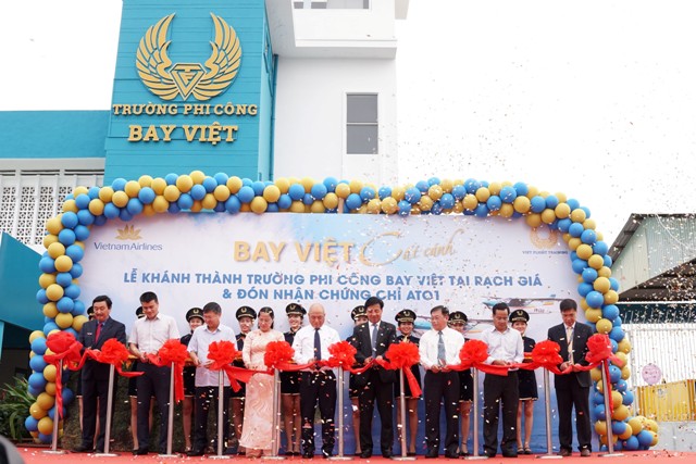Vietnam Airlines và Bay Việt đón nhận ATO1 tại sân bay Rạch Giá