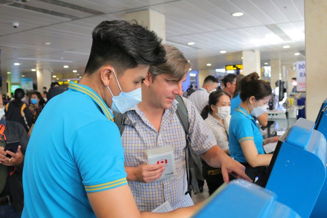 Vietnam Airlines Group phục vụ 2,4 triệu khách dịp cao điểm Tết Quý Mão 2023