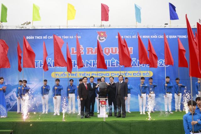 Thanh niên Giao thông vận tải chung sức thắp sáng đường quê