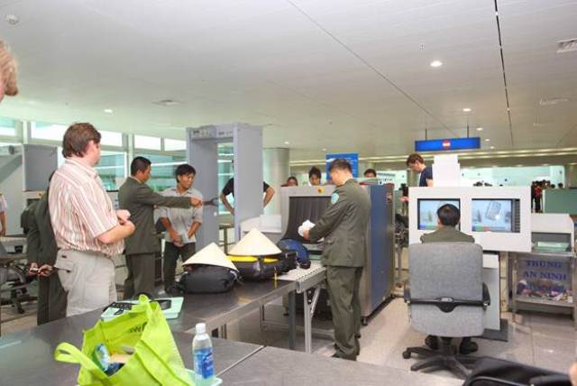 Chủ động đấu tranh  hiệu  quả đối  với  hoạt động  buôn  lậu,  gian  lận thương mại  và  hàng  giả