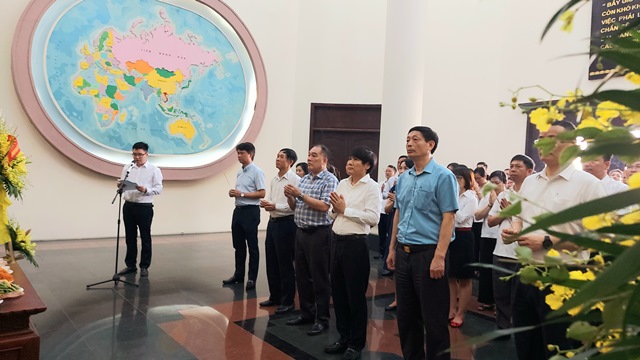 Lễ dâng hương kỷ niệm 133 năm Ngày sinh Chủ tịch Hồ Chí Minh