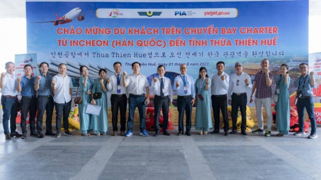 Đón chuyến bay đầu tiên từ sân bay quốc tế Incheon (Hàn Quốc) đến Thừa Thiên Huế
