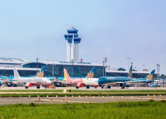 Vietnam Airlines, Vietjet điều chỉnh lịch bay do ảnh hưởng của bão Koinu