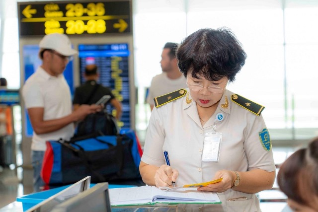 Nữ hành khách bỏ túi đồng hồ của một khách nước ngoài để quên khi qua soi chiếu an ninh