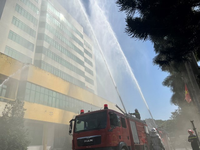 Diễn tập phương án chữa cháy và cứu nạn, cứu hộ tại Cục Hàng không Việt Nam