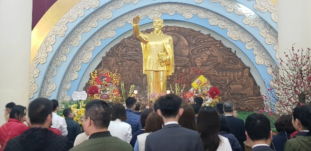 Lễ dâng hương Chủ tịch Hồ Chí Minh nhân Ngày thành lập Đảng cộng sản Việt Nam
