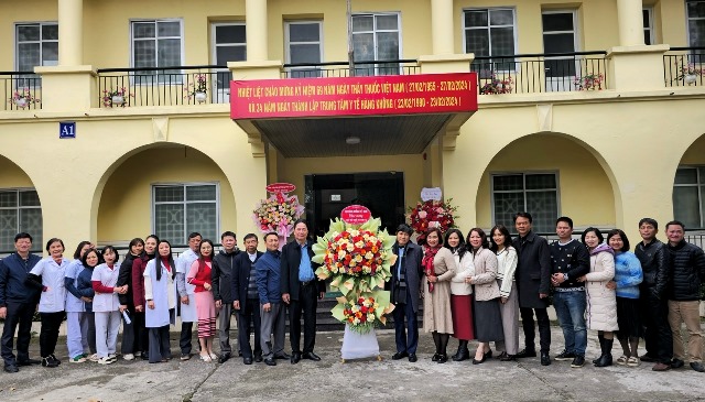 Cục trưởng Cục Hàng không Việt Nam thăm, chúc mừng Trung tâm Y tế hàng không nhân Ngày Thầy thuốc Việt Nam